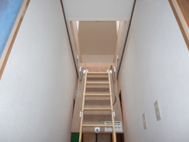 宇治市　M様低　屋根裏収納階段取り付け工事